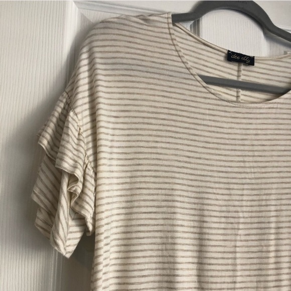 Francesca’s Ruffle Top - Picture 5 of 8